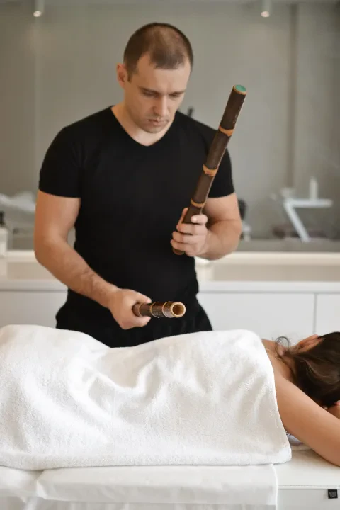 Creole bamboo massage