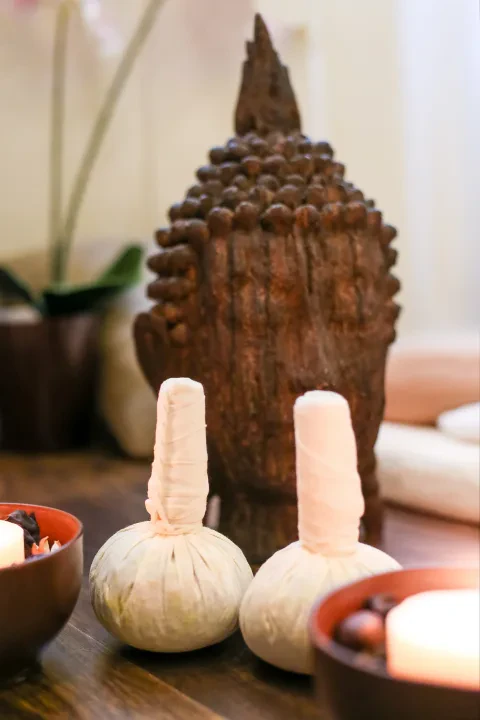 Massage with herbal bags