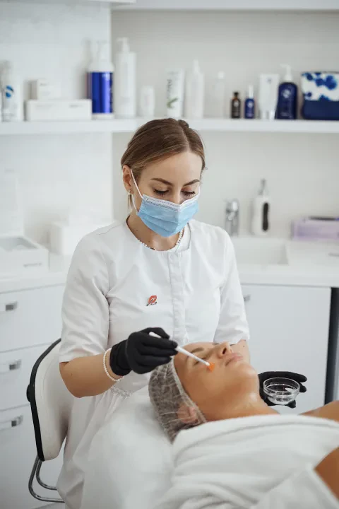 Hardware face cleaning