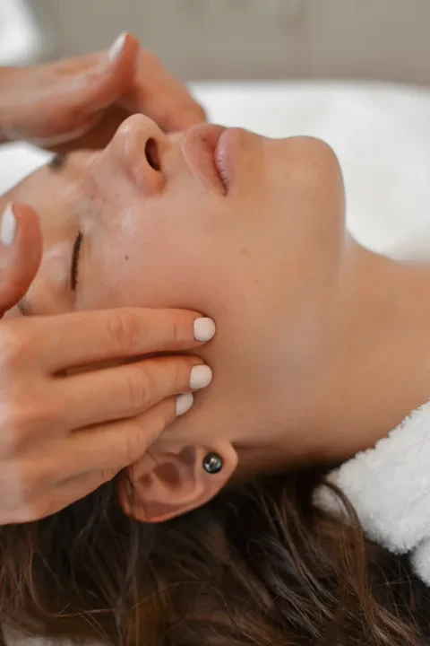 Modeling lymphatic drainage facial massage