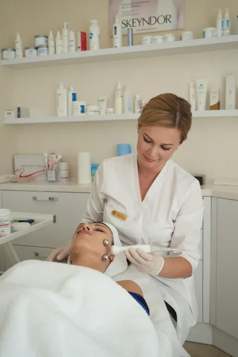 AQUAPURE hydro-peeling and complex care