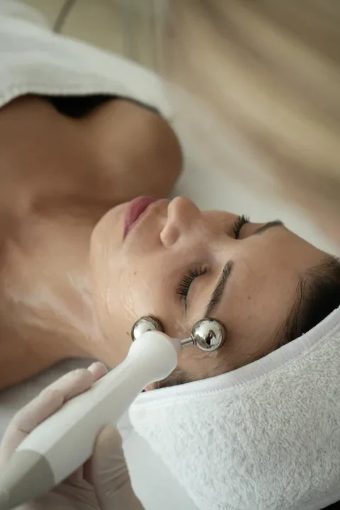 AQUAPURE hydro-peeling and complex care