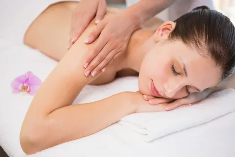Aroma massage with candle oil