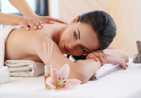 Aroma massage with candle oil