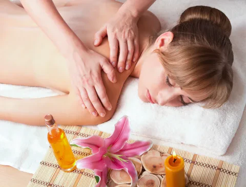Aroma massage with candle oil