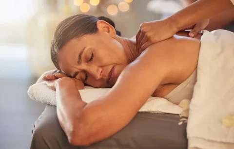 Aroma massage with candle oil